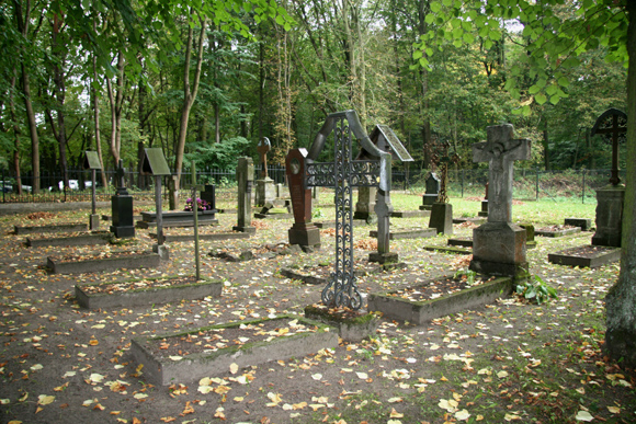 Cmentarz kanoników Warmińskiej Kapituły Katedralnej we Fromborku (1908-1946)