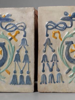 Kafel płytowy z herbem biskupa warmińskiego Jana Stefana Wydżgi, XVII w., Muzeum Mikołaja Kopernika, Frombork (z prac wykopaliskowych na Wzgórzu Katedralnym we Fromborku, najprawdopodobniej element pieca z pałacu biskupiego)