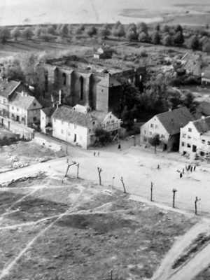 Centrum Fromborka uporządkowane po działaniach wojennych. Foto. Zbigniew Grabowski, 1953 r.