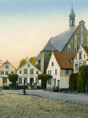 Frombork, widok z rynku miasta na kościół św. Mikołaja, początek XX w.